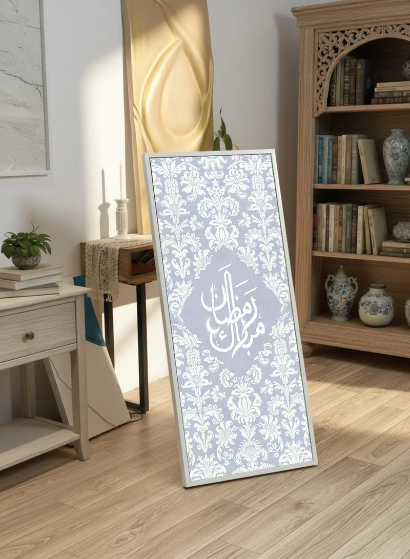 لوحة لوحة كانفاس على إطار خشبي بإطار خارجي أبيض مع حامل خلفي بتصميم رمضان مبارك